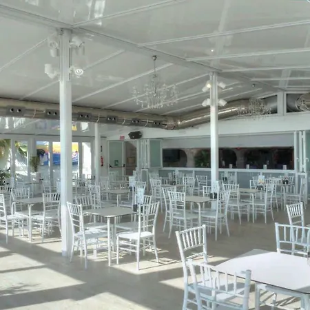 & Entremares Hotel