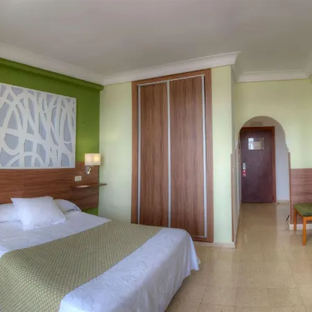 & Entremares Hotel
