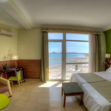 & Entremares Hotel
